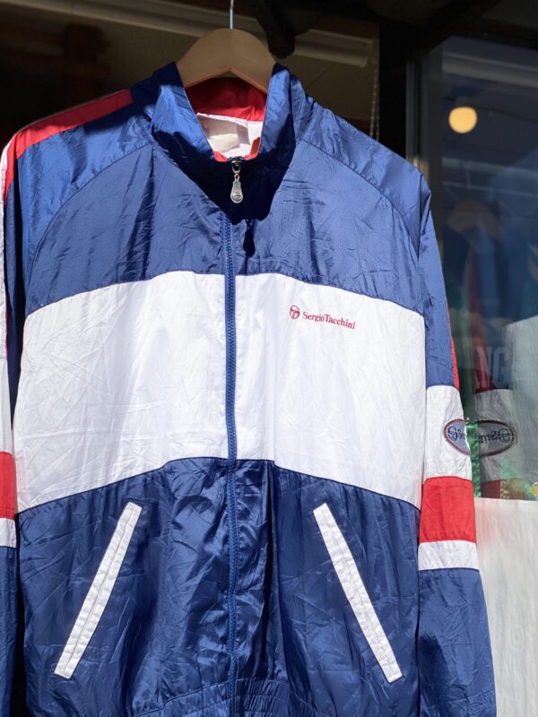 90's Sergio Tacchini ナイロントラックジャケット　実寸Lサイズ程　イタリア　セルジオタッキーニ　ジャージ　ナイロンジャケット　ラグラン　切り替え　ワンオク　ONE OK ROCK Taka ヨーロッパ　ユーロ　ストリートファッション　タカ