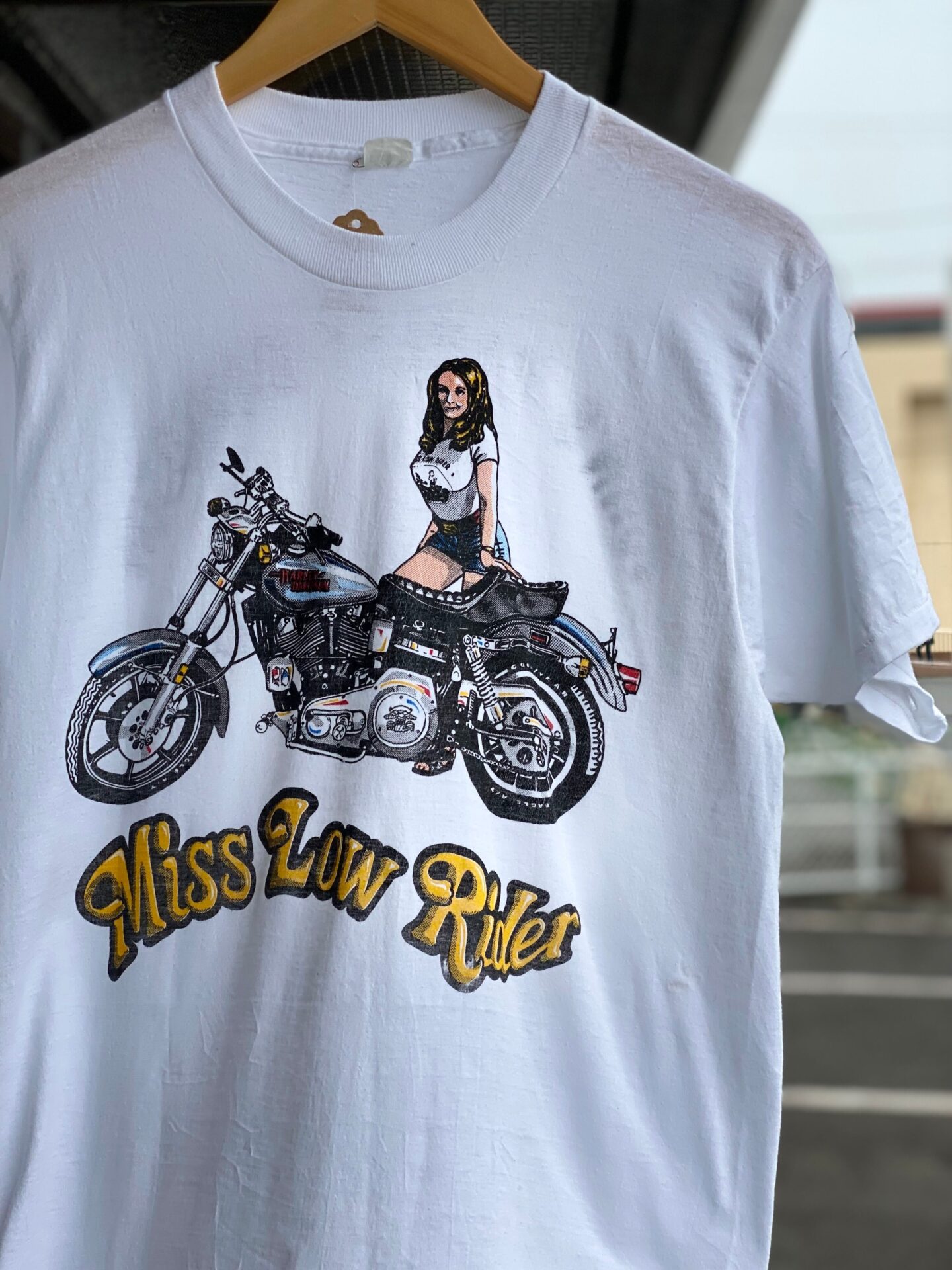 70’s Vintage JOHN’S HARLEY-DAVIDSON “Miss Low Rider” 半袖Tシャツ　XLサイズ　70年代　ローライダー　ショベルヘッド　初代ローライダー　FXS1200 FXSローライダー　ピンナップガール　ハーレーダビッドソン　ディーラー　ヴィンテージハーレー　ビンテージハーレー　ヴィンテージTシャツ　ハーレーTシャツ　FXDL 1977 ローライダーS アメリカ製　MADE IN U.S.A. SCREEN STARS RN 13765