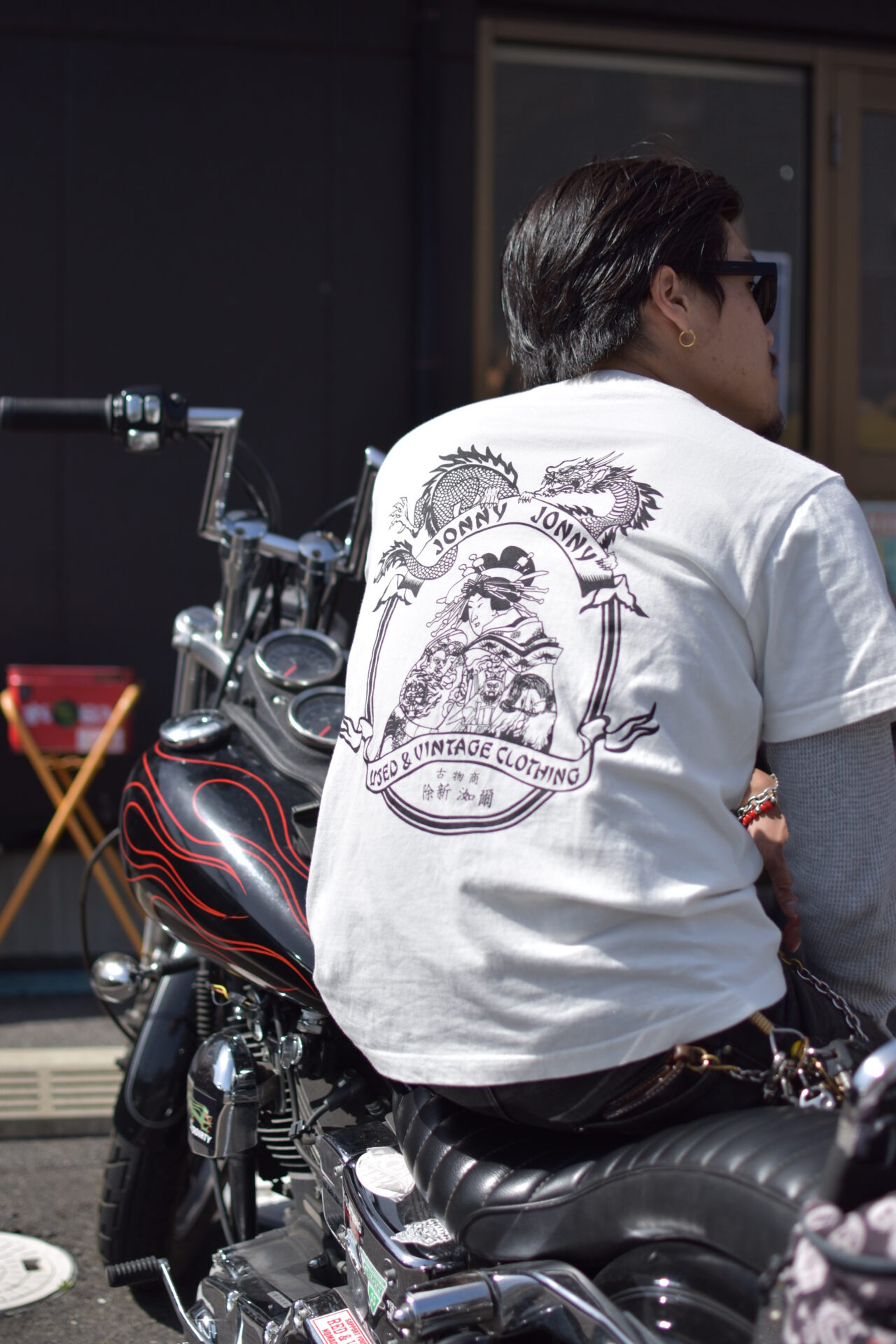 古着屋 jonny jonny オリジナル “古物商 除新洳爾” Tシャツ　半袖Tシャツ　バニラホワイト　新品　アメカジ　バイカーファッション　浮世絵　タトゥー　刺青　地獄太夫　歌川　セーラー・ジェリー　オールドスクールタトゥー　アメリカントラディショナルタトゥー　龍　舞妓　芸者　遊女　江戸時代　入れ墨　漢字　日本　古着屋　和風　