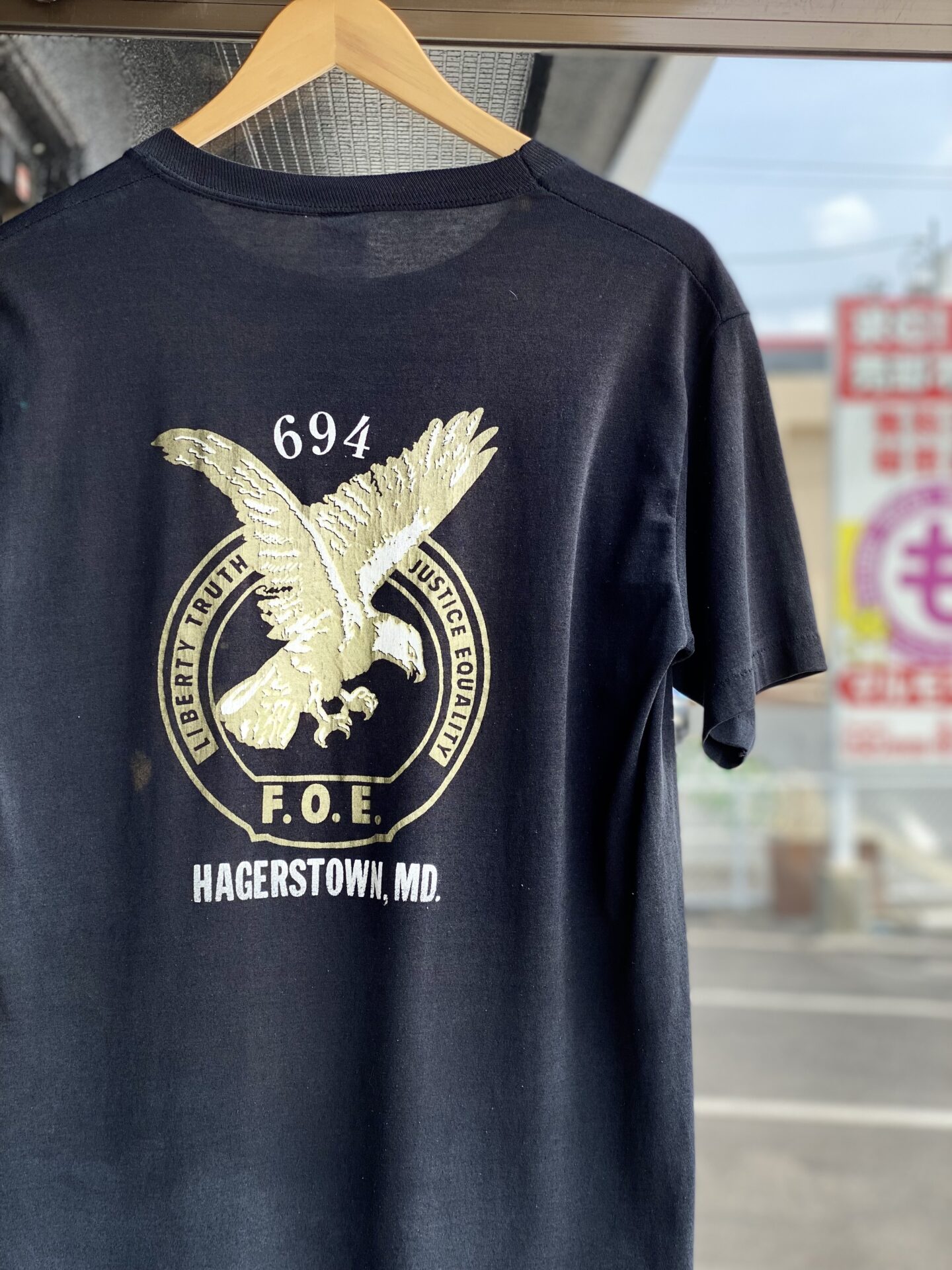 90&#8217;s F.O.E.(Fraternal Order of Eagles) HAGERSTOWN,MD. 半袖ポケット付きTシャツ　Lサイズ　ブラック　スミクロ　褪色　フェード　イーグル　友愛団体　アメカジ　アメリカ製　MADE IN U.S.A. 古着　シングルステッチ　ポケットTシャツ　ポケT 無地　シンプル　汚れあり　秘密結社　フリーメイソン　フリーメーソン　都市伝説