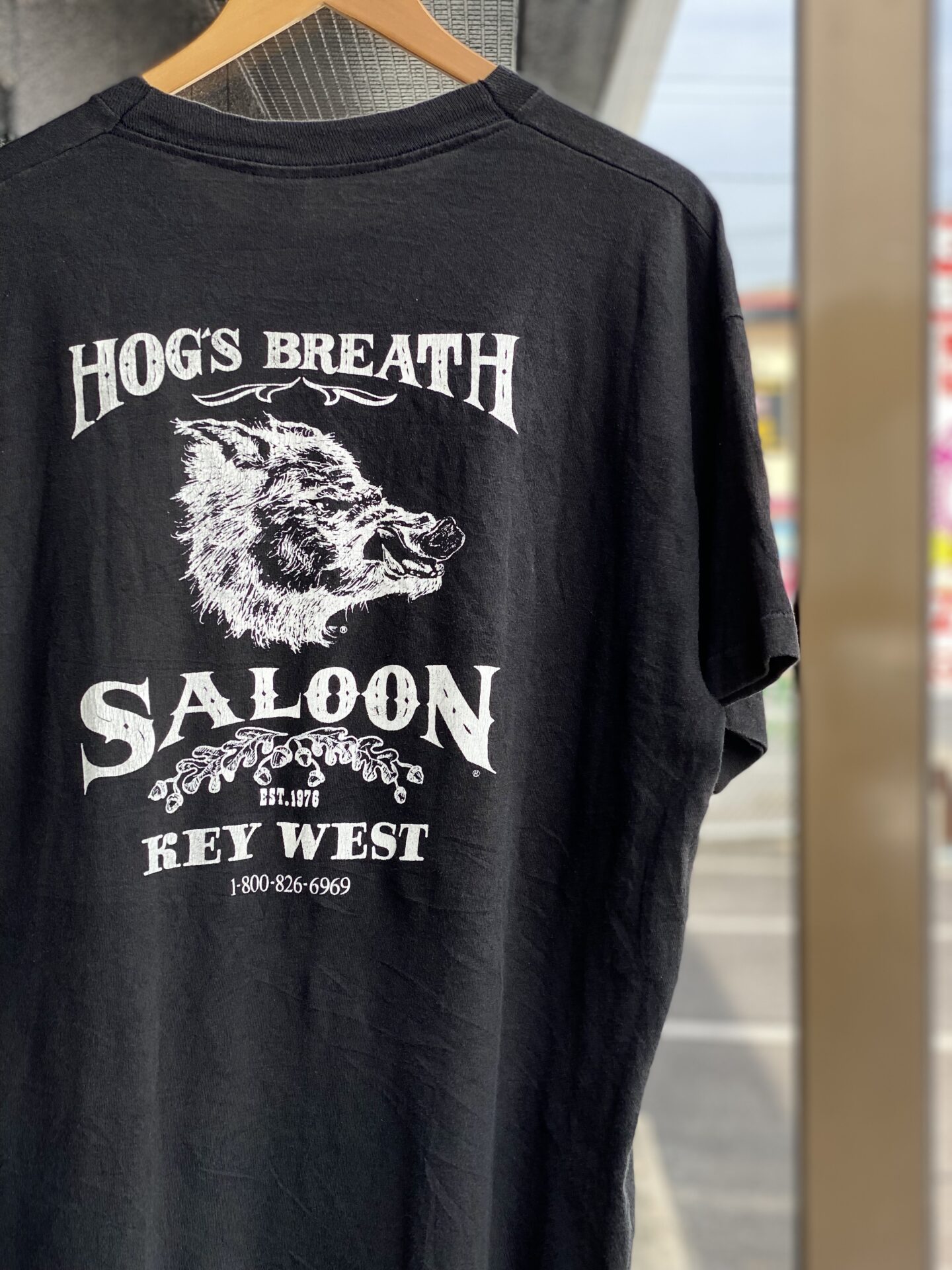 90&#8217;s &#8220;HOG&#8217;S BREATH SALOON&#8221; 半袖Tシャツ　XLサイズ　アメリカ製　MADE IN U.S.A. シングルステッチ　FRUIT OF THE LOOM KEY WEST バイカー　アメカジ　古着　ホッグズブレスサルーン　パブ　ダイナー　酒場　飲み屋　豚　ハーレーダビッドソン　HARLEY-DAVIDSON フェード　スミクロ