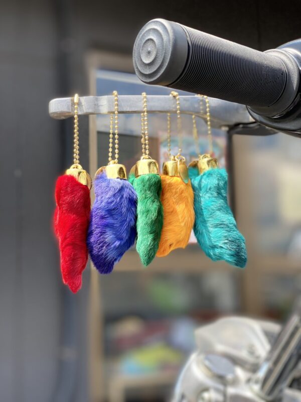 RABBITS FOOT KEY CHAIN ラビッツフット　ラビットフット　3色　ウサギ　うさぎ　兎　rabbit's foot 交通安全　お守り　御守り　キーリング キーチェーン　キーフック　アメカジ　バイカー　ヴィンテージ　ビンテージ　アメリカン雑貨　小物　アクセサリー　プレゼント　納車祝い