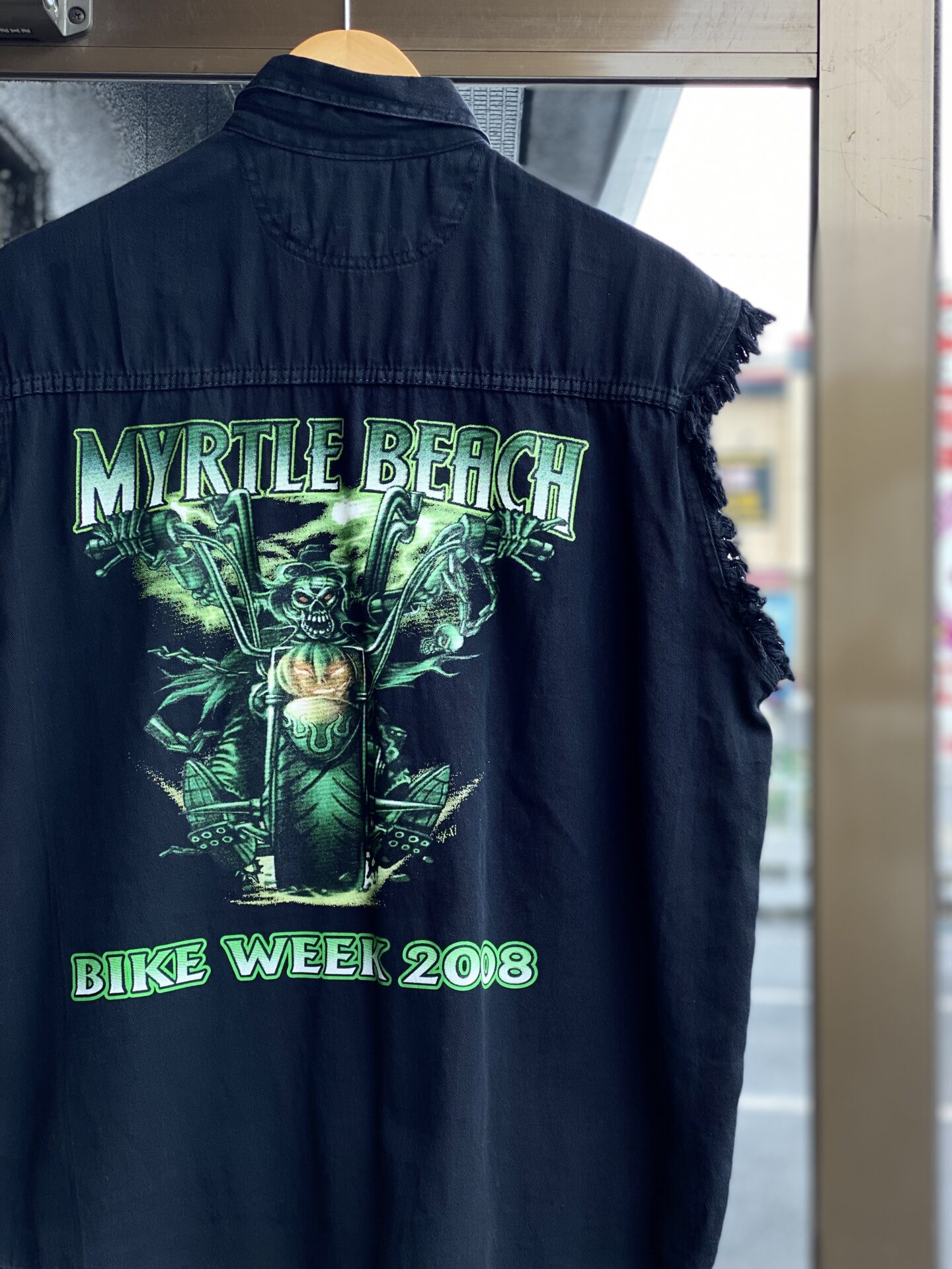 00’s REVOLUTION GEAR “MYRTLE BEACH BIKE WEEK 2008” カットオフブラックコットンツイルシャツ　Mサイズ　ベスト　シャツベスト　カットオフシャツ　ノースリーブ　バイク　バイカー　死神　バイクウィーク　デニムシャツ　カットオフデニムベスト　ブラックデニムベスト　黒ベスト　スリーブレス　カットオフベスト　パンク　メタル　古着　アメカジ　ハードコア