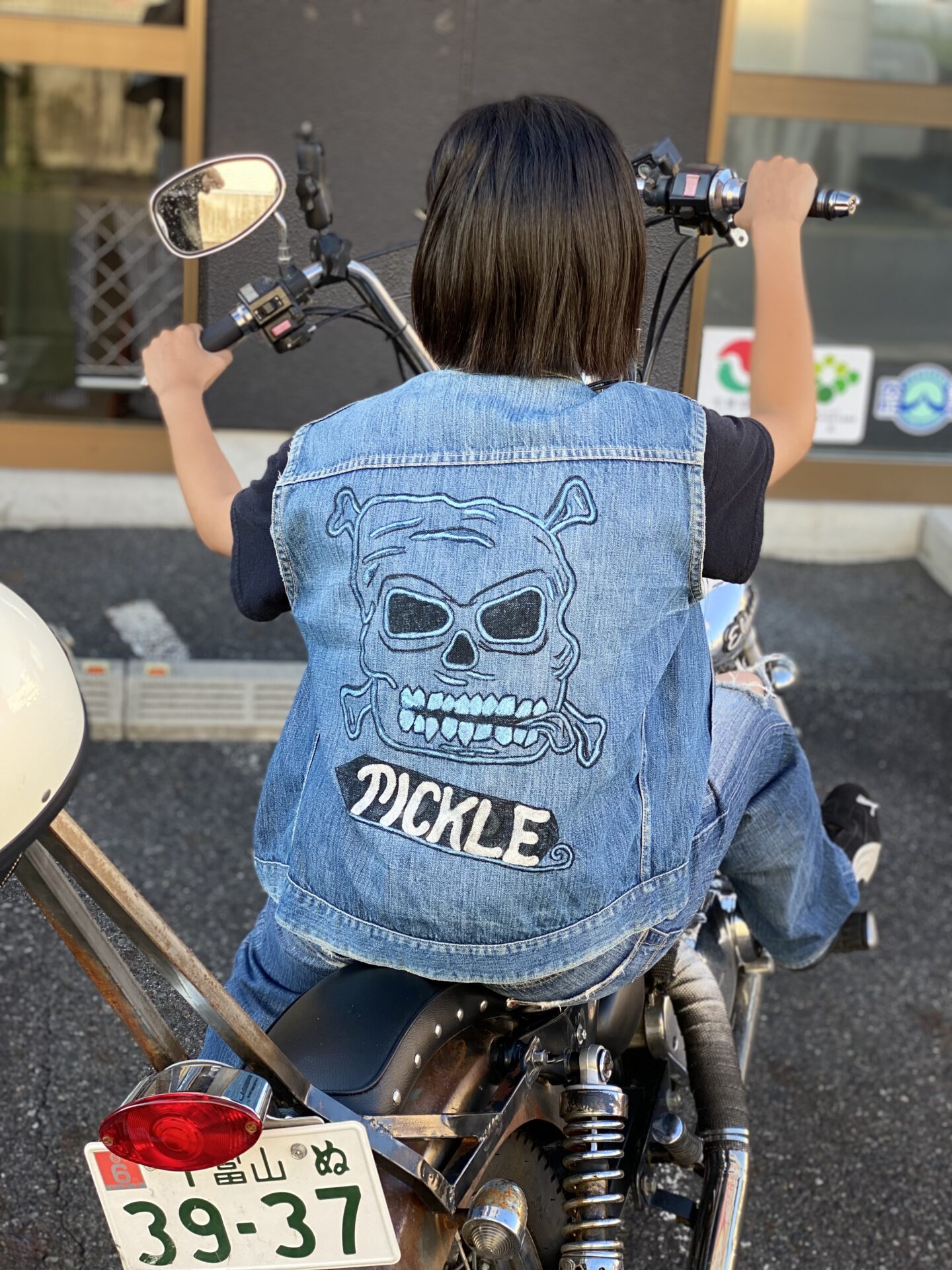 unknown Vintage ハンドペイントカットオフデニムベスト　実寸Mサイズ程　バイカー　スカル　髑髏　スペード　トランプ　MCベスト　カラー　デニムジャケットカットオフ　バイカーベスト　バイク　パンク　メタル　手書き　ヴィンテージデニム　ビンテージデニム　ストア系　縦落ち　BIGE XX 66 アメカジ　古着