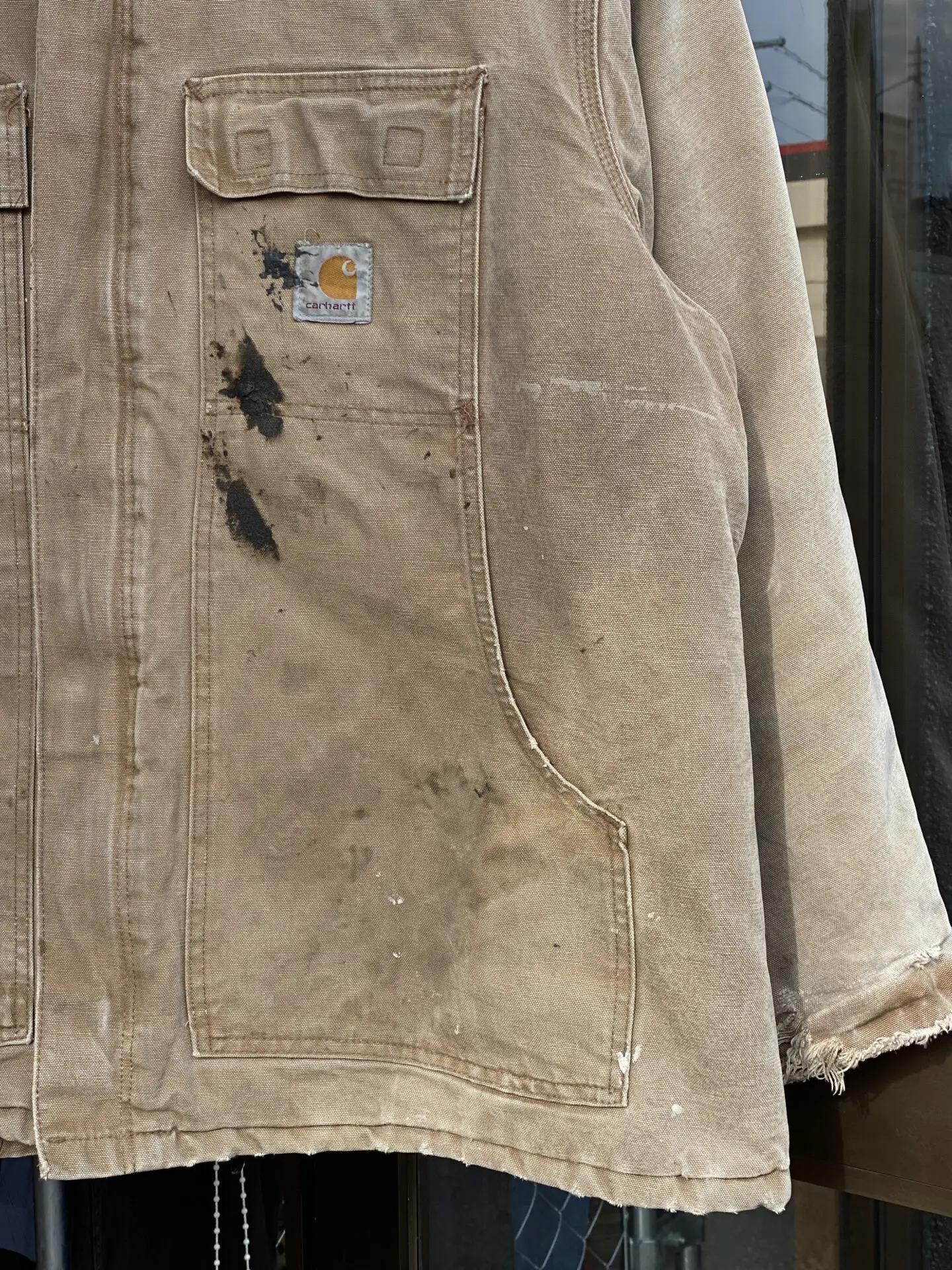 I*A様 カーハート　トラディショナルコート　フェード　ボロ　企業ロゴ Carhartt トラディショナルコート 黒 XL相当 ダックジャケット | 古着