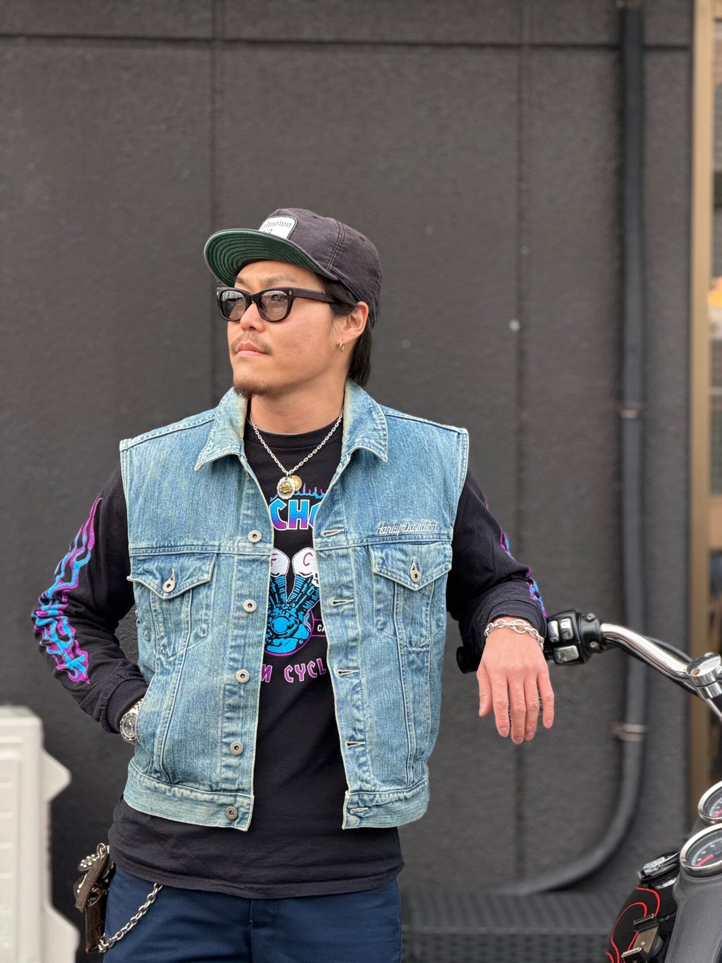 HARLEY-DAVIDSON "BORN IN THE U.S.A." 刺繍入りデニムベスト Lサイズ カットオフ デニムジャケット ハーレーダビッドソン イーグル アメカジ バイカー バイク Gベスト 古着