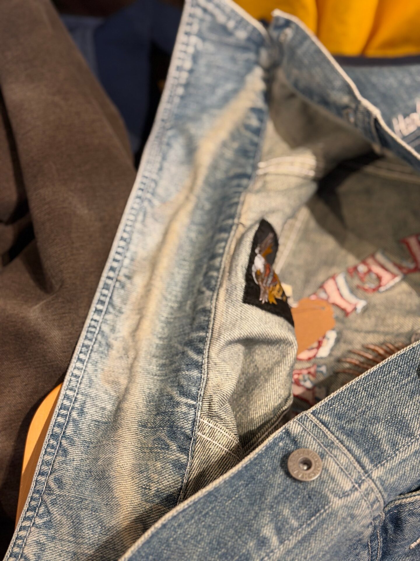 HARLEY-DAVIDSON "BORN IN THE U.S.A." 刺繍入りデニムベスト Lサイズ カットオフ デニムジャケット ハーレーダビッドソン イーグル アメカジ バイカー バイク Gベスト 古着